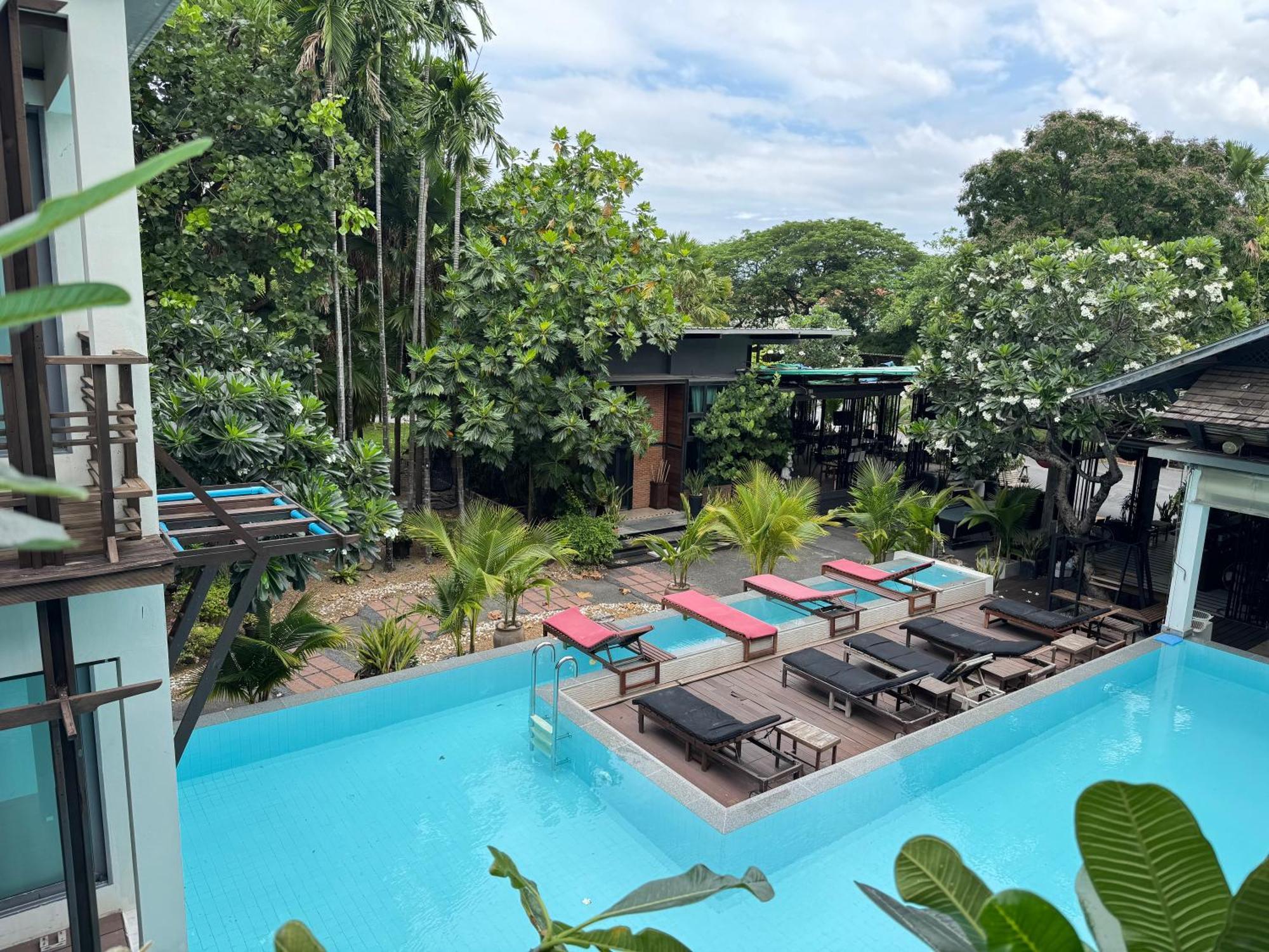 Paragon Hotel 4*